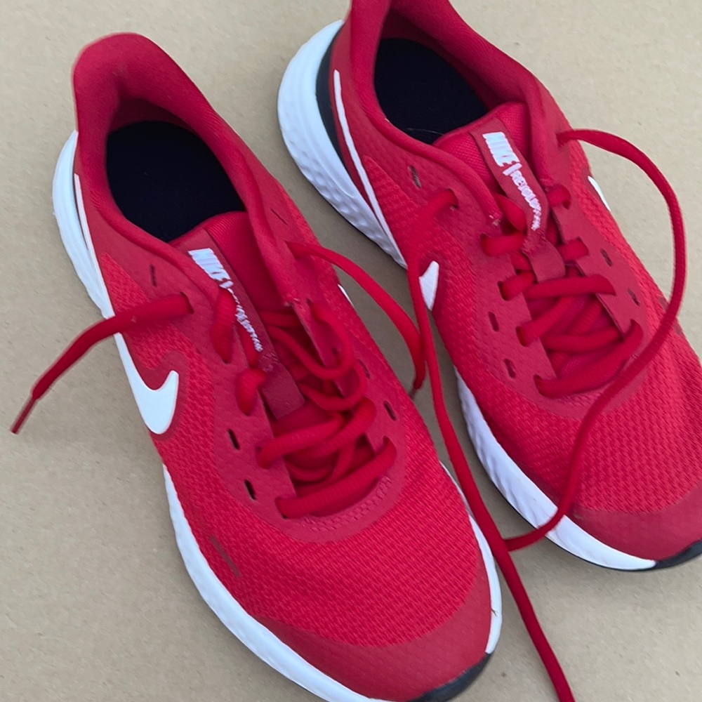 Nike shoes size 5 kids